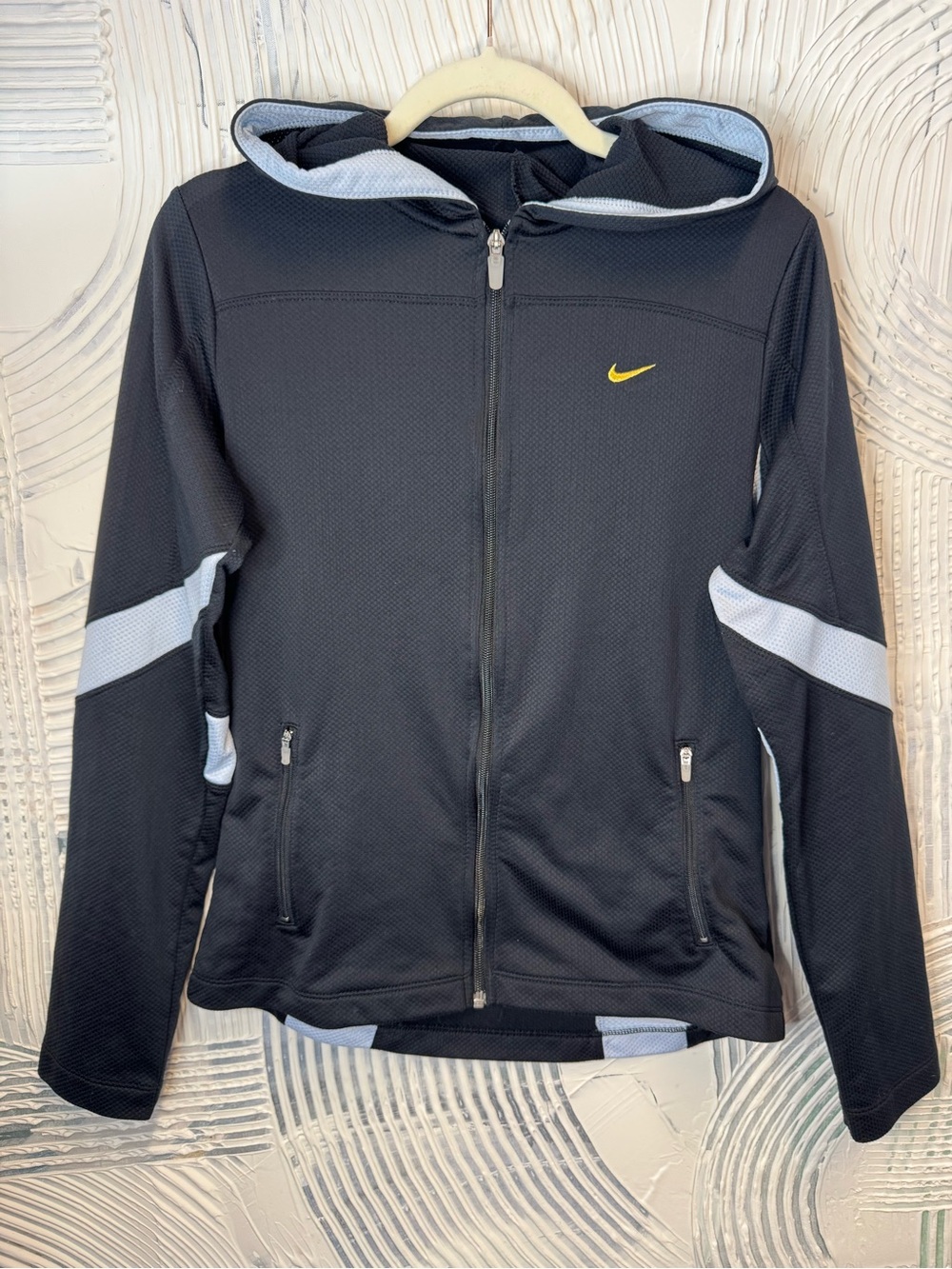 Vintage Nike Women's Black Hooded Zip Up Jacket